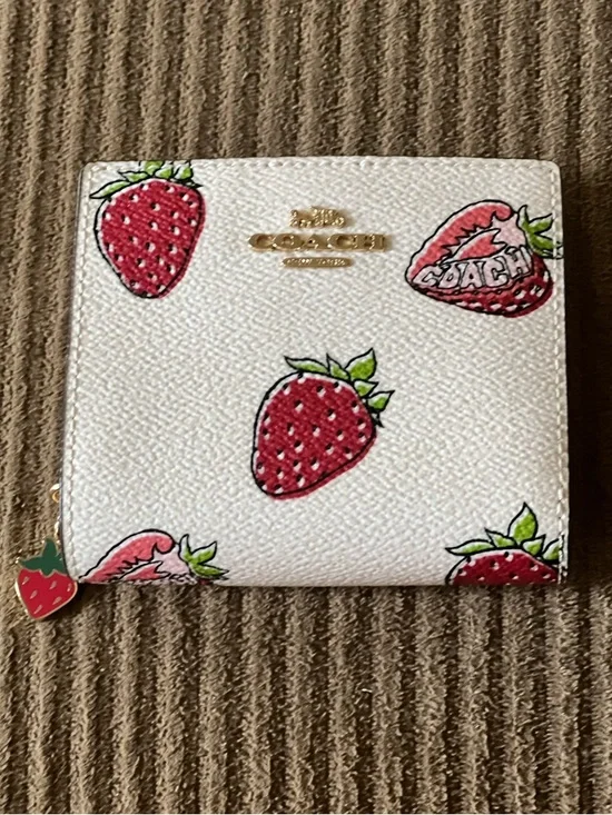 Coach Snap Wallet
With Strawberry Print NWT - Picture 1 of 3